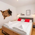 Apartment Planaiblick-lodge - By Mynests *